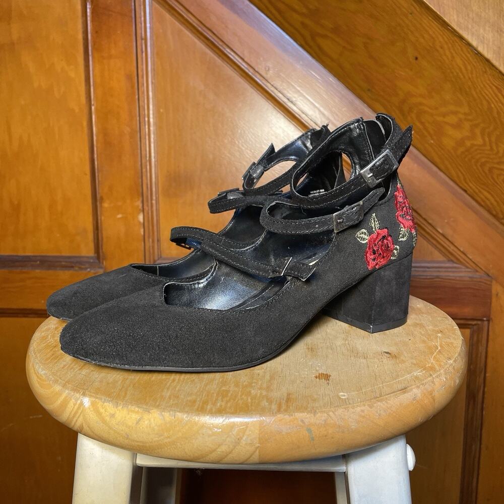 Steve Madden - Rose Embroidery Black Closed Toe Kitten Block Heels - Size 8